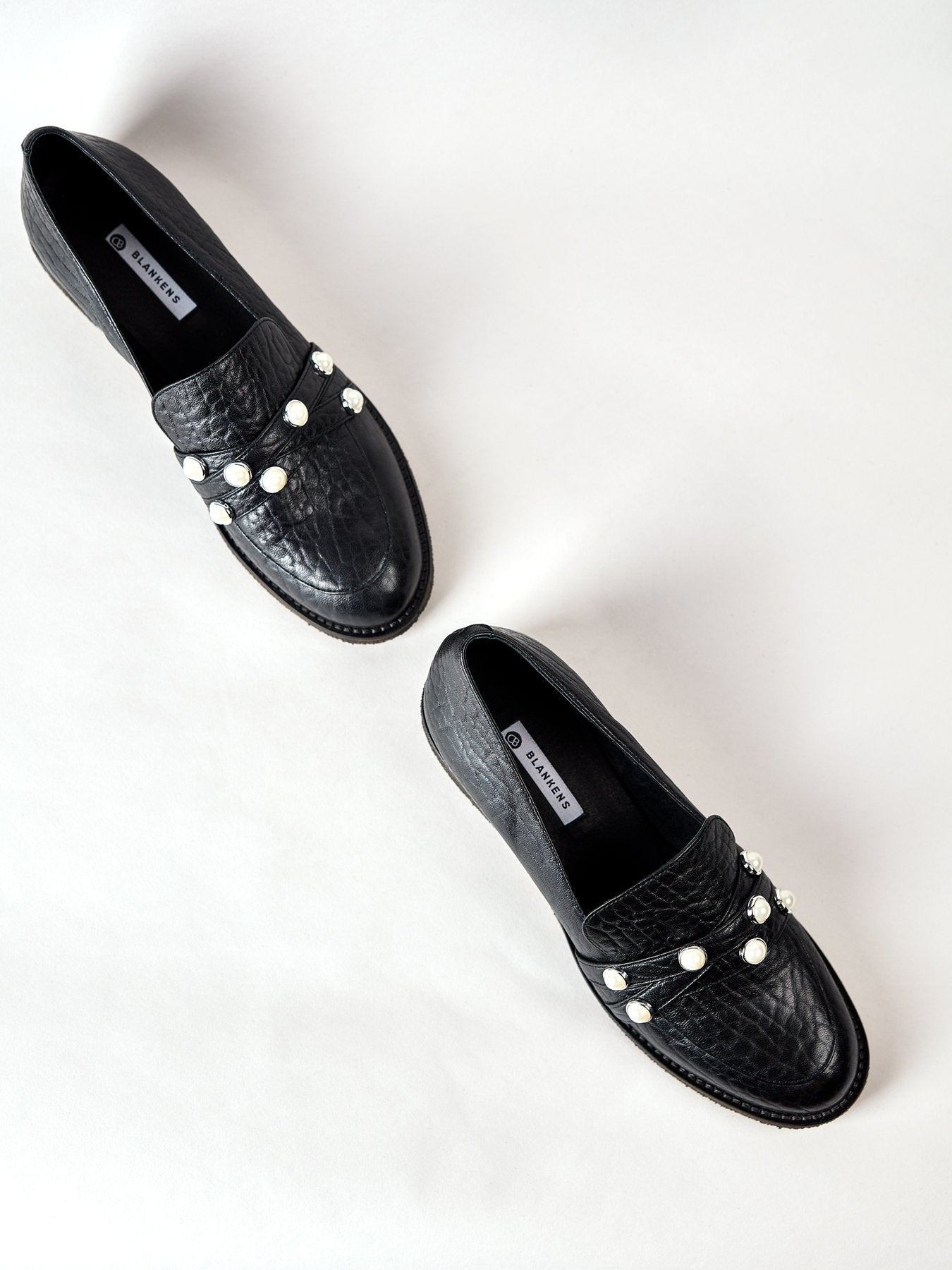 The Ebba, Black