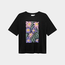 Ladda upp bild till gallerivisning, T-shirt Vadstena Daisy Block, Black
