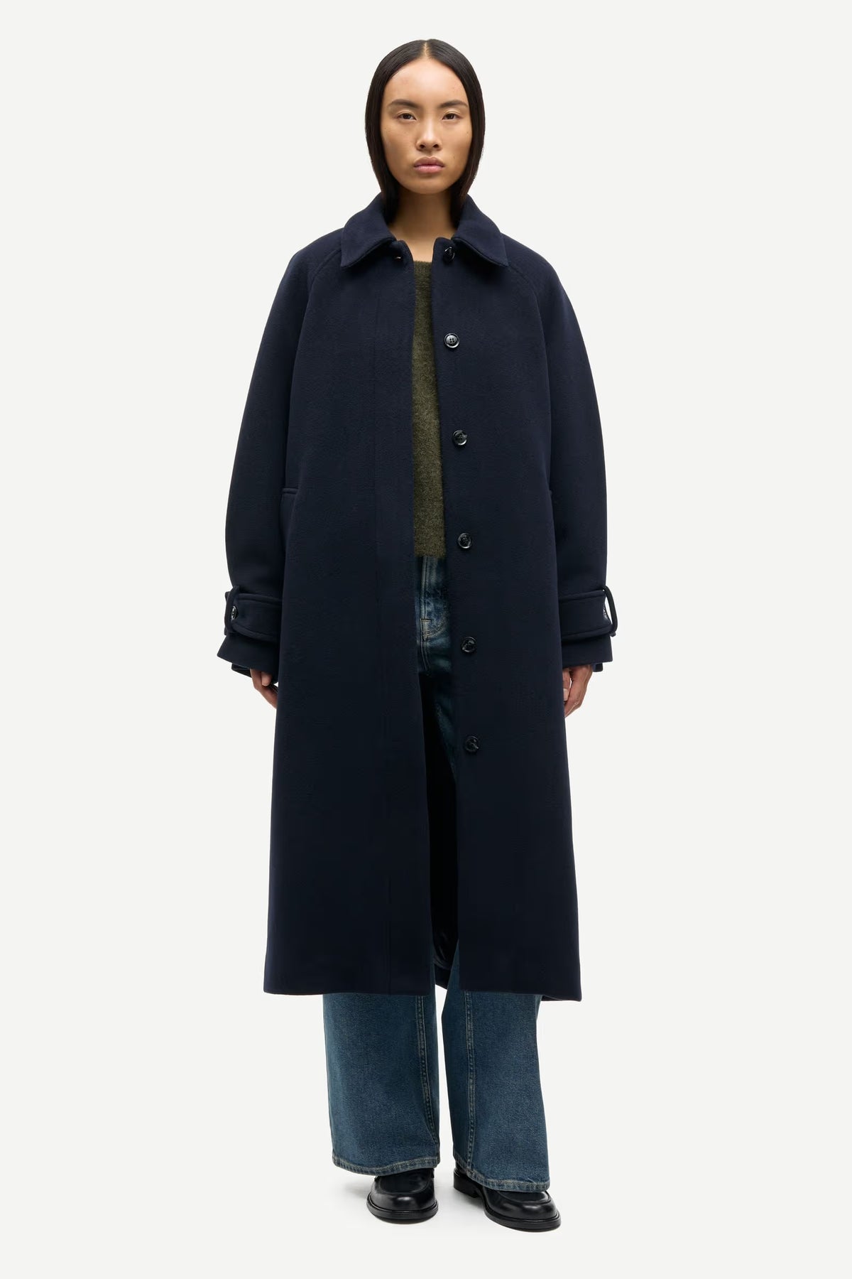 Alma Coat, Salute