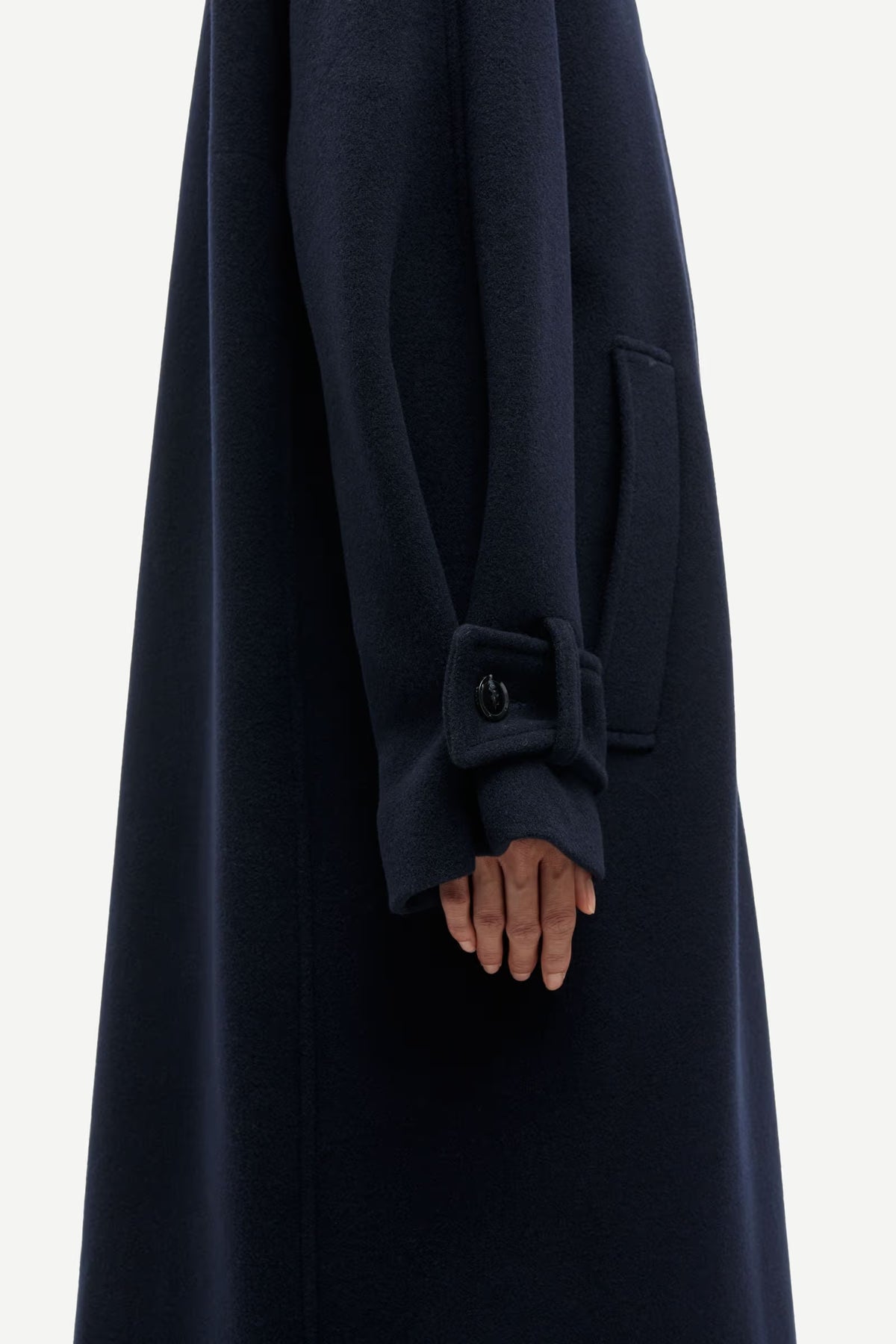 Alma Coat, Salute