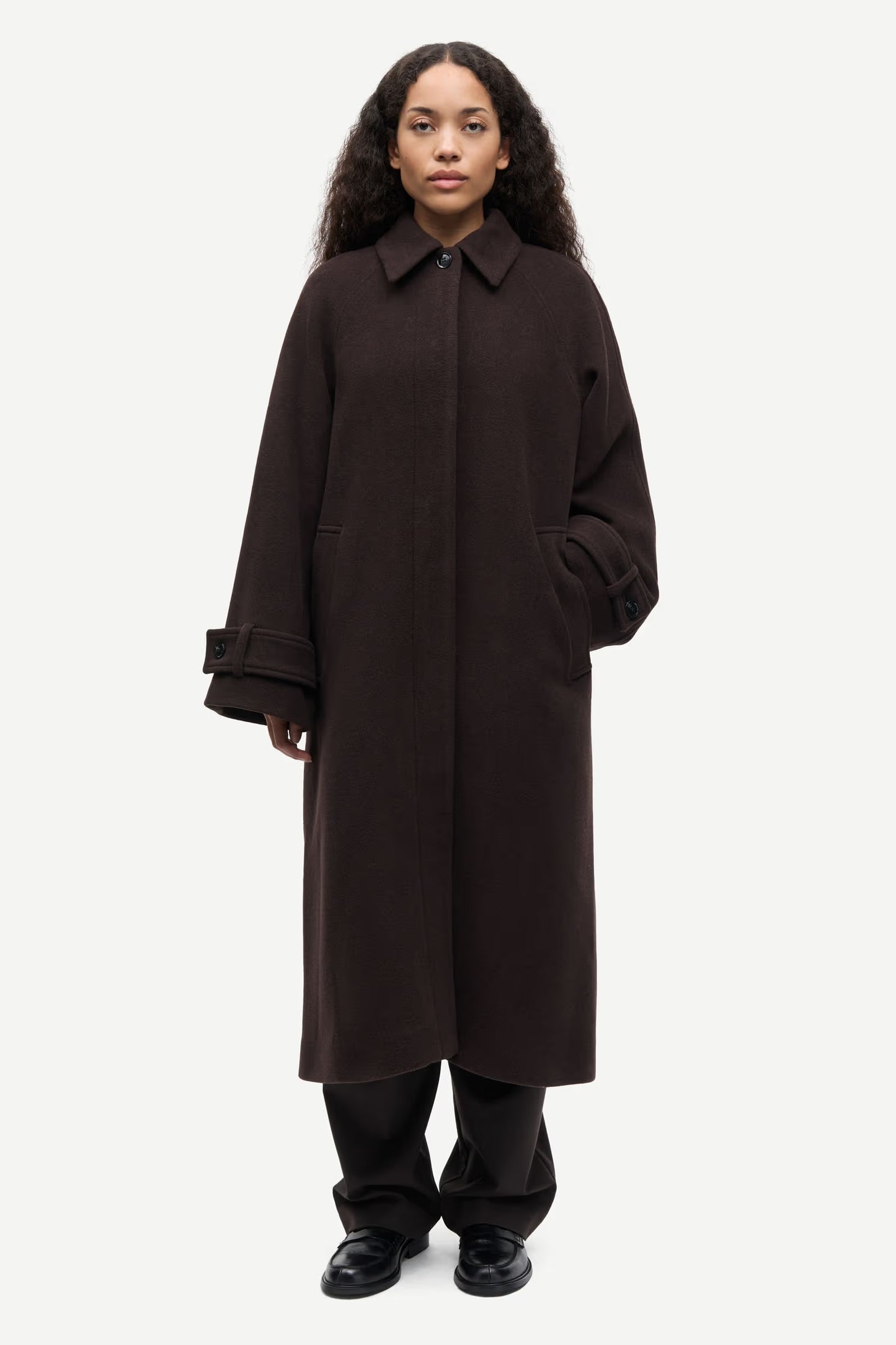 Alma Coat, Mole
