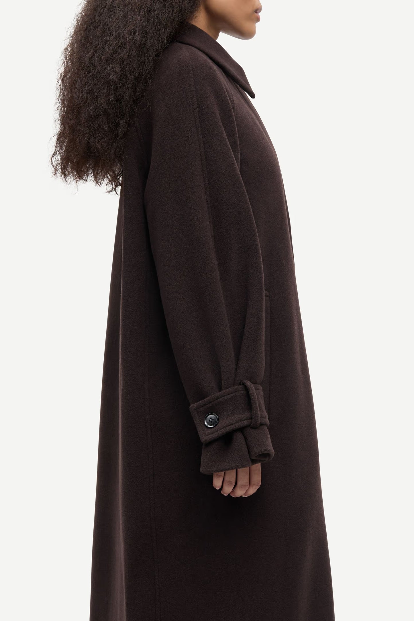 Alma Coat, Mole