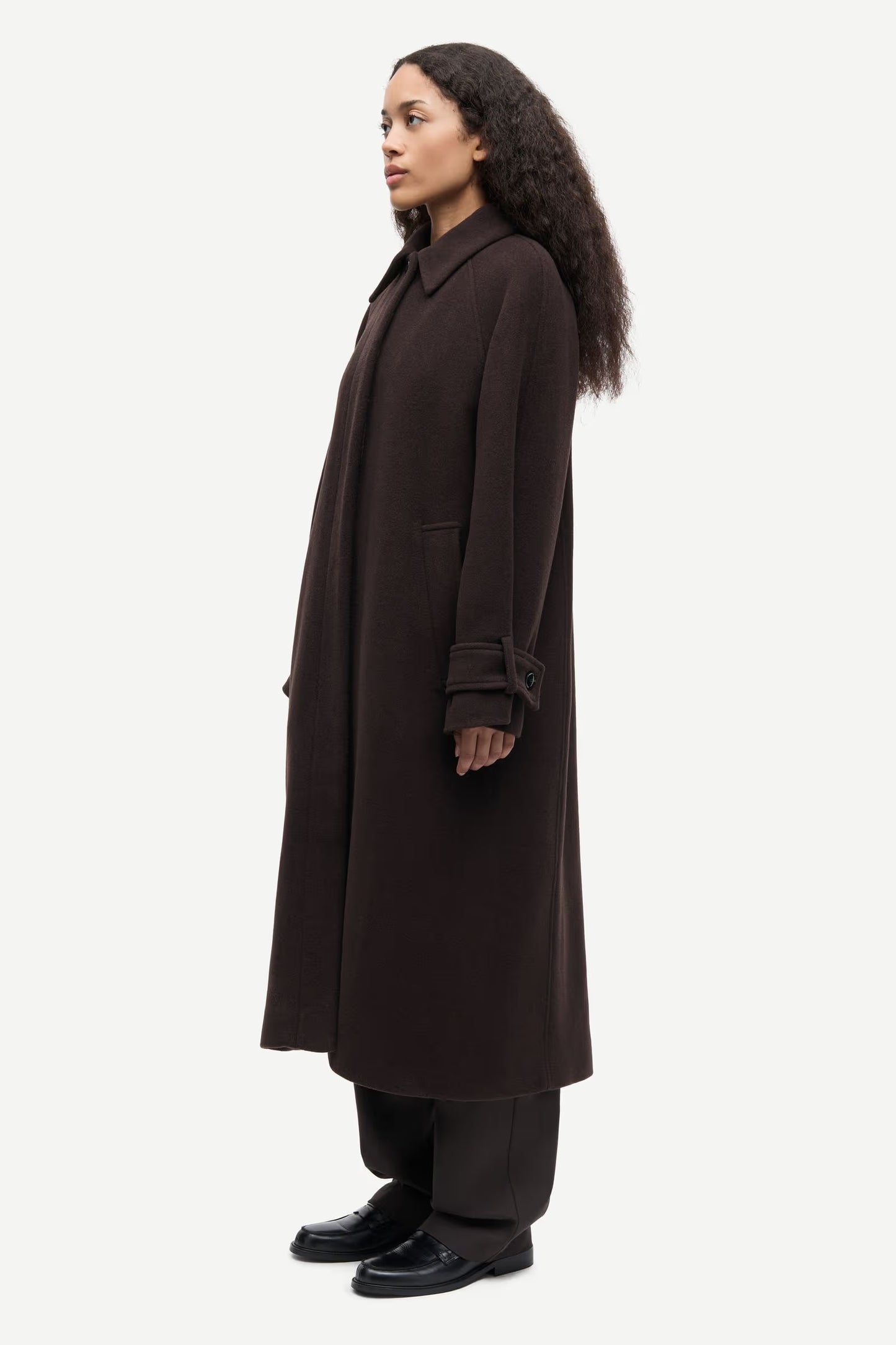 Alma Coat, Mole