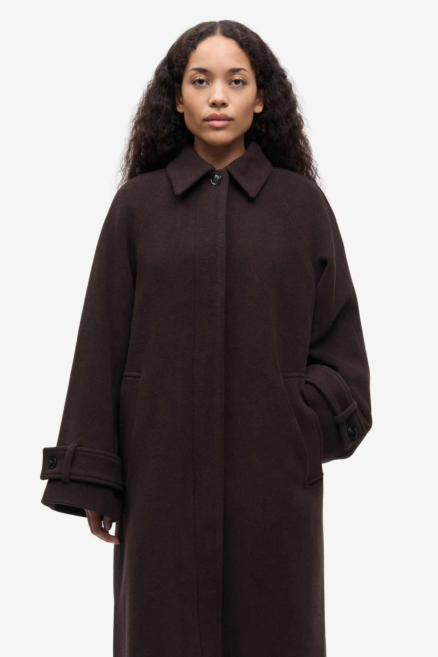 Alma Coat, Mole