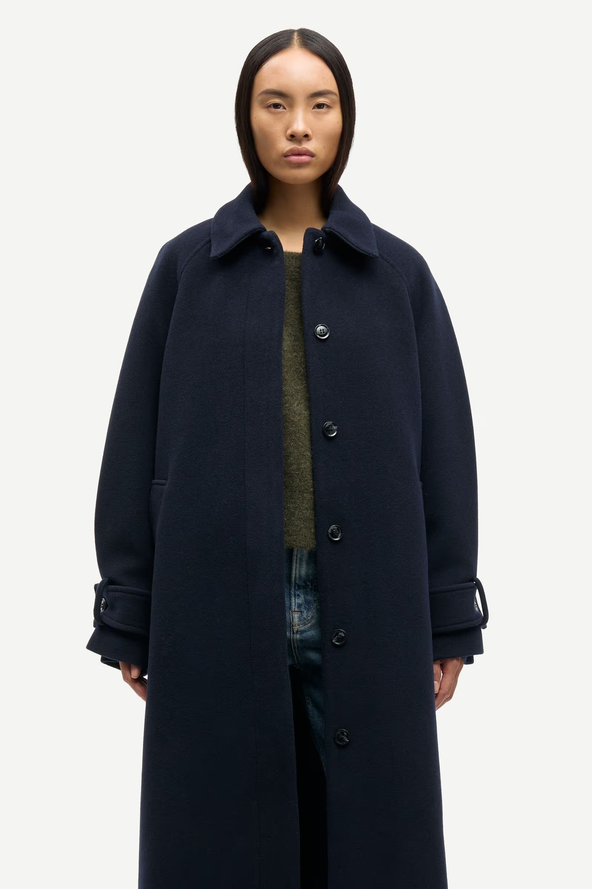 Alma Coat, Salute