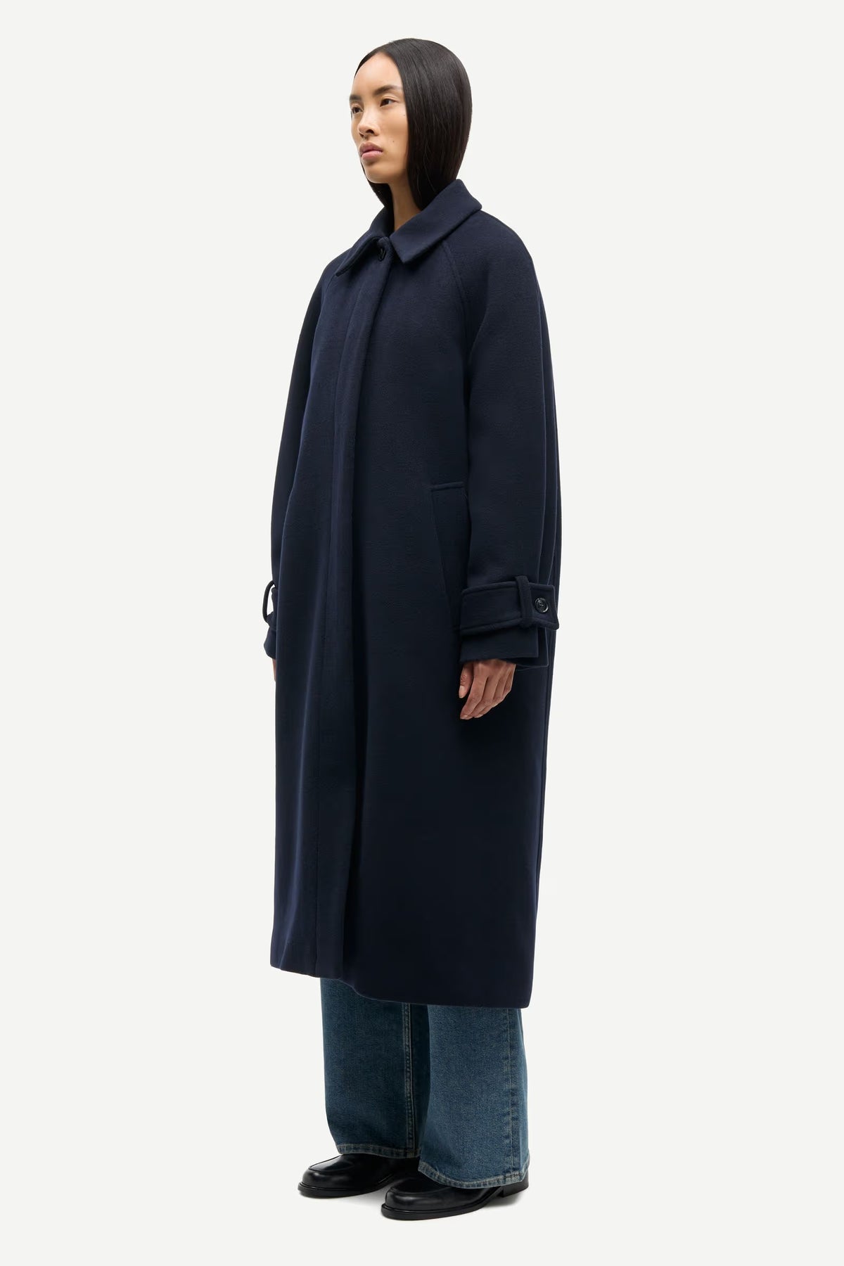 Alma Coat, Salute