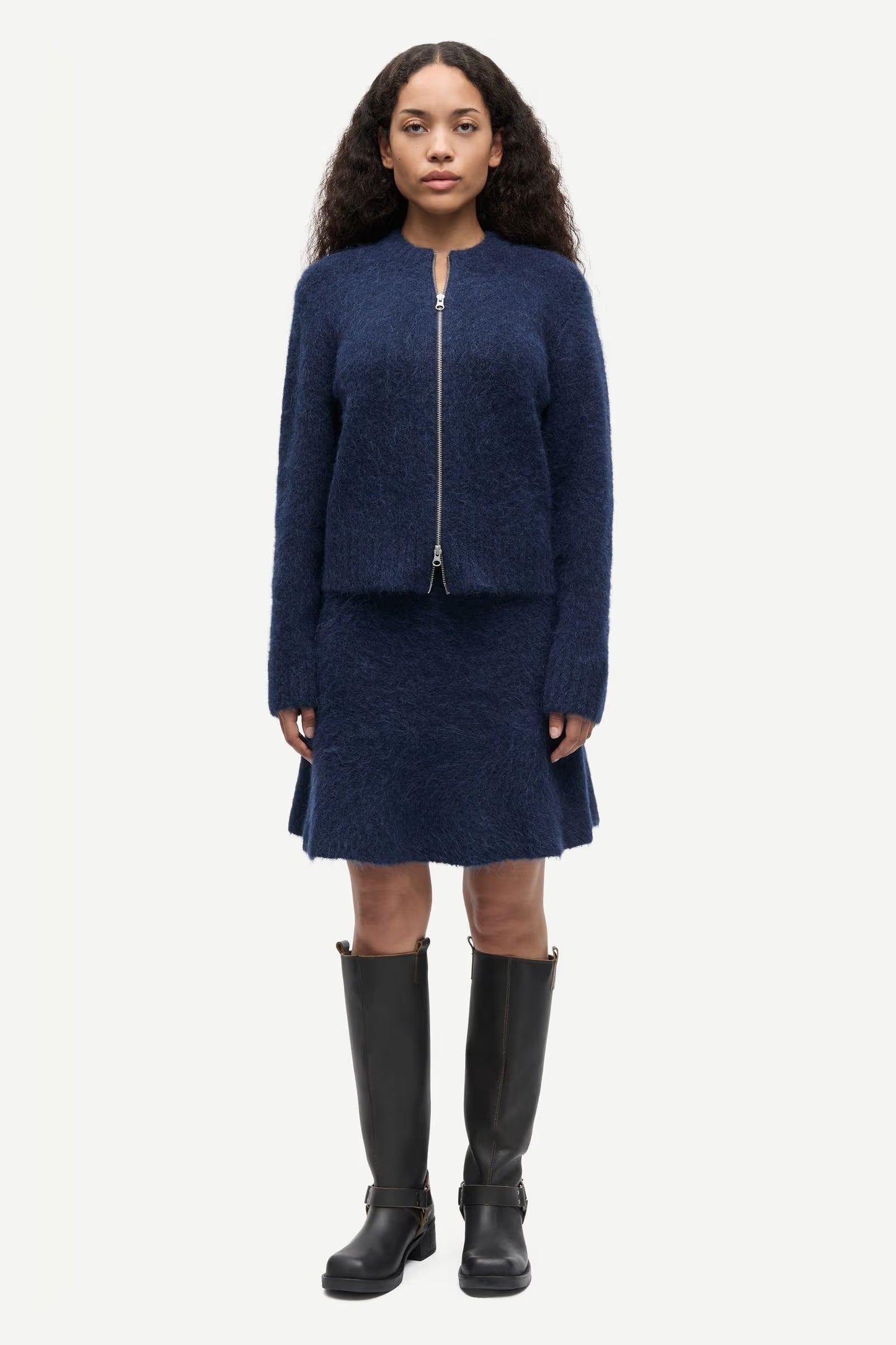 Sajeanne Skirt, Salute