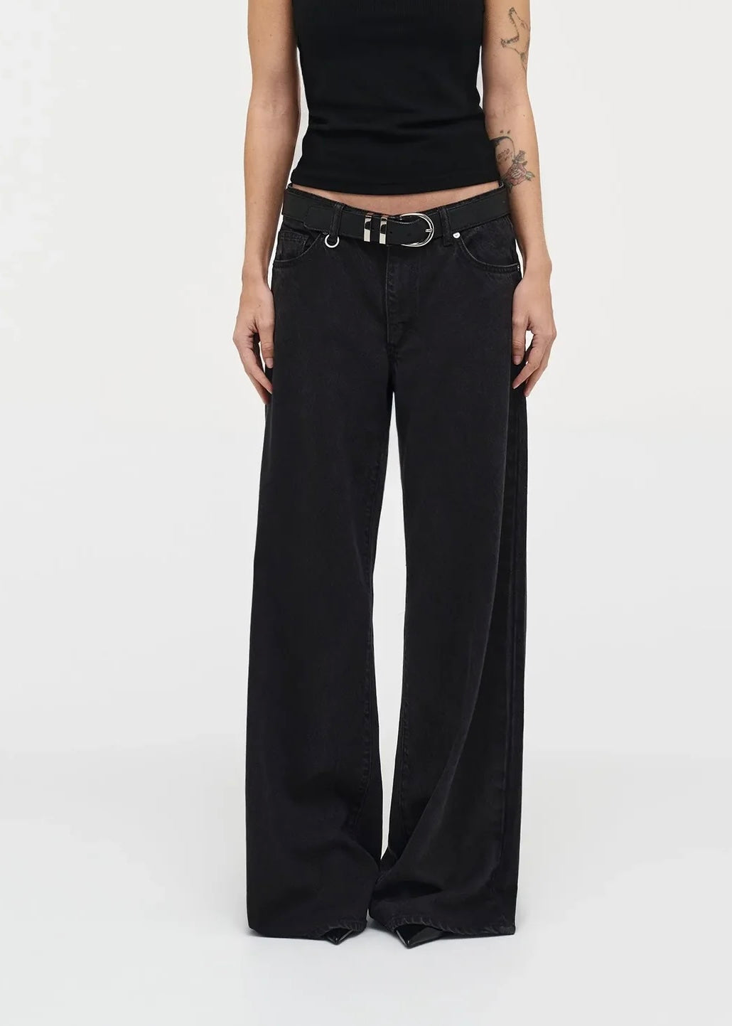 Milla Wide, Blackout