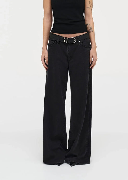 Milla Wide, Blackout