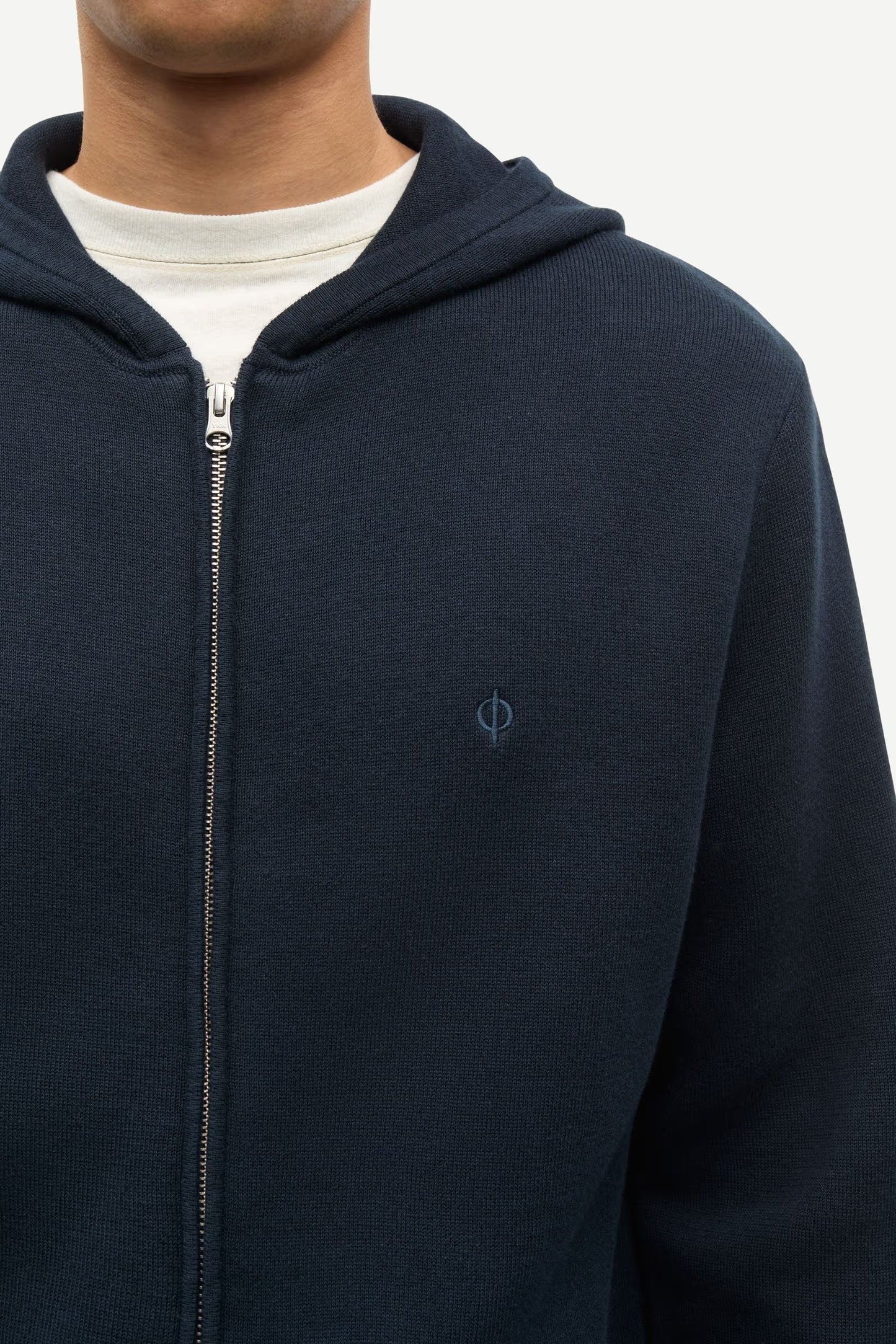 Saniklas Hoodie, Salute