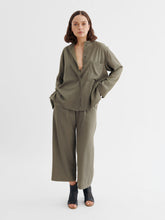 Ladda upp bild till gallerivisning, Airy Shirt, Olive
