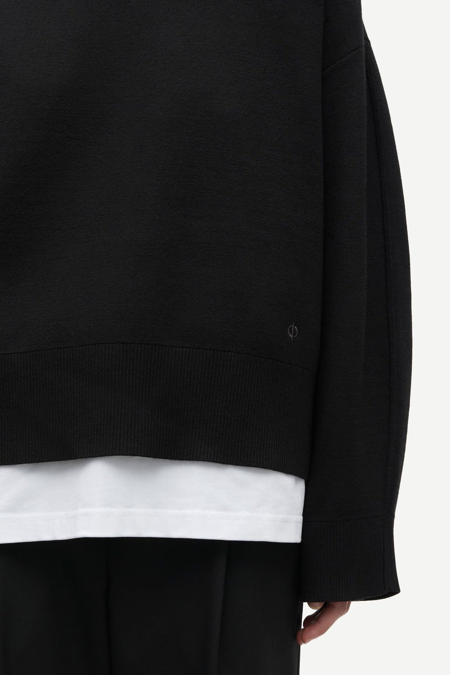 Salissy V-neck, Black