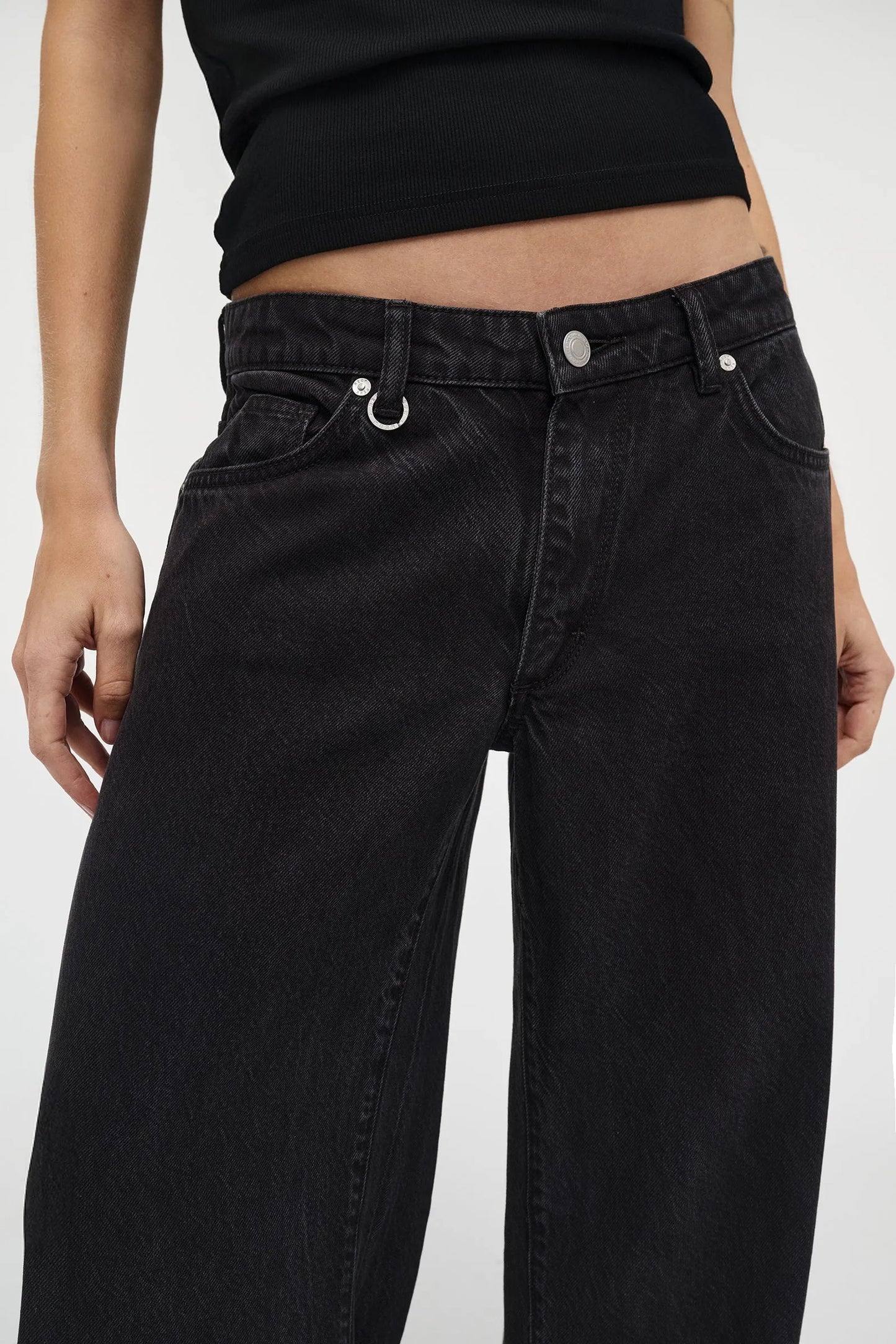 Milla Wide, Blackout