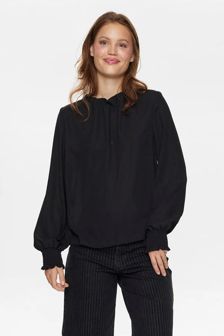 Nuvelma Blouse Caviar, Såininorden