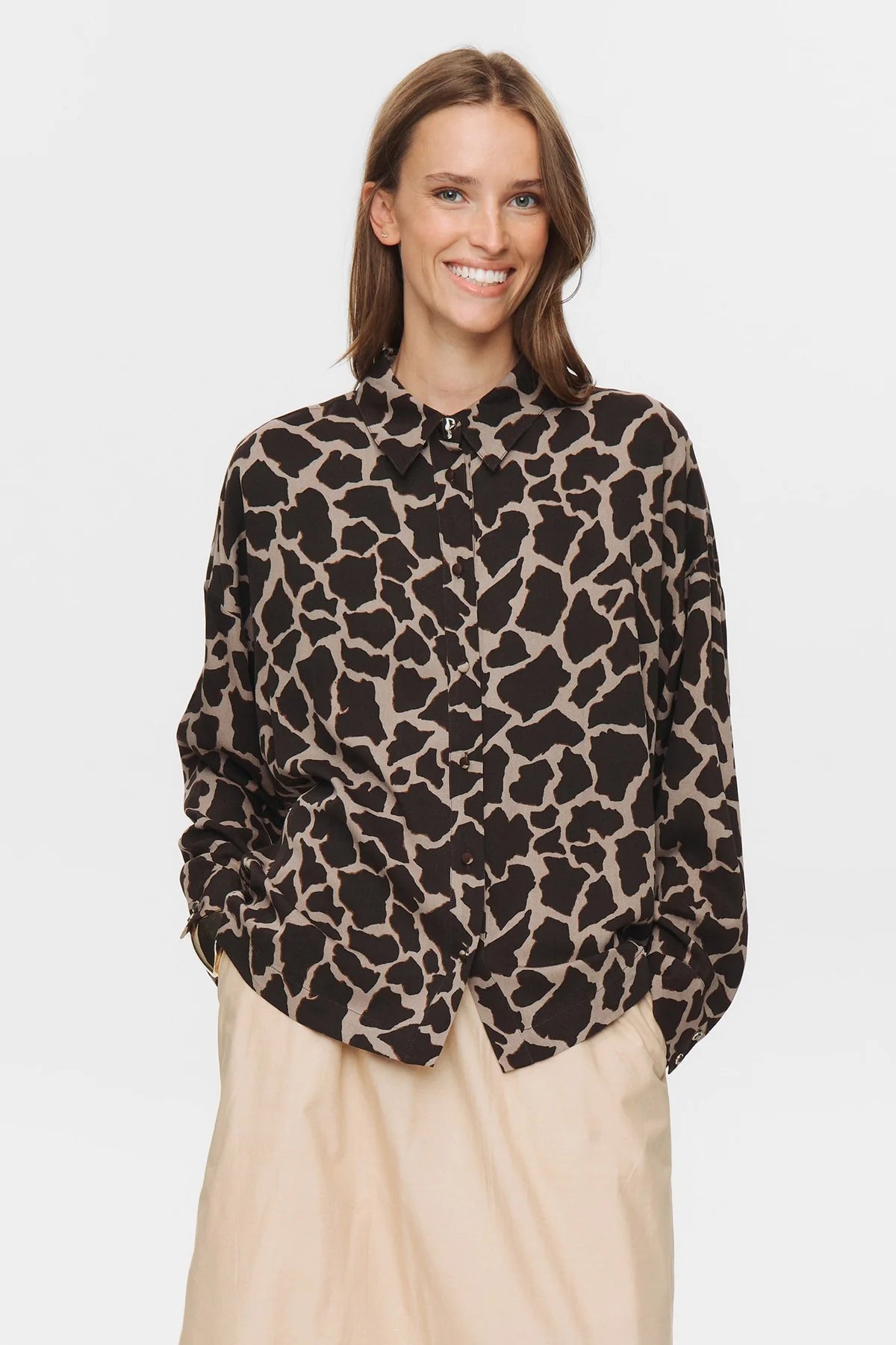 Nuhana Boxy Shirt, Black Coffee