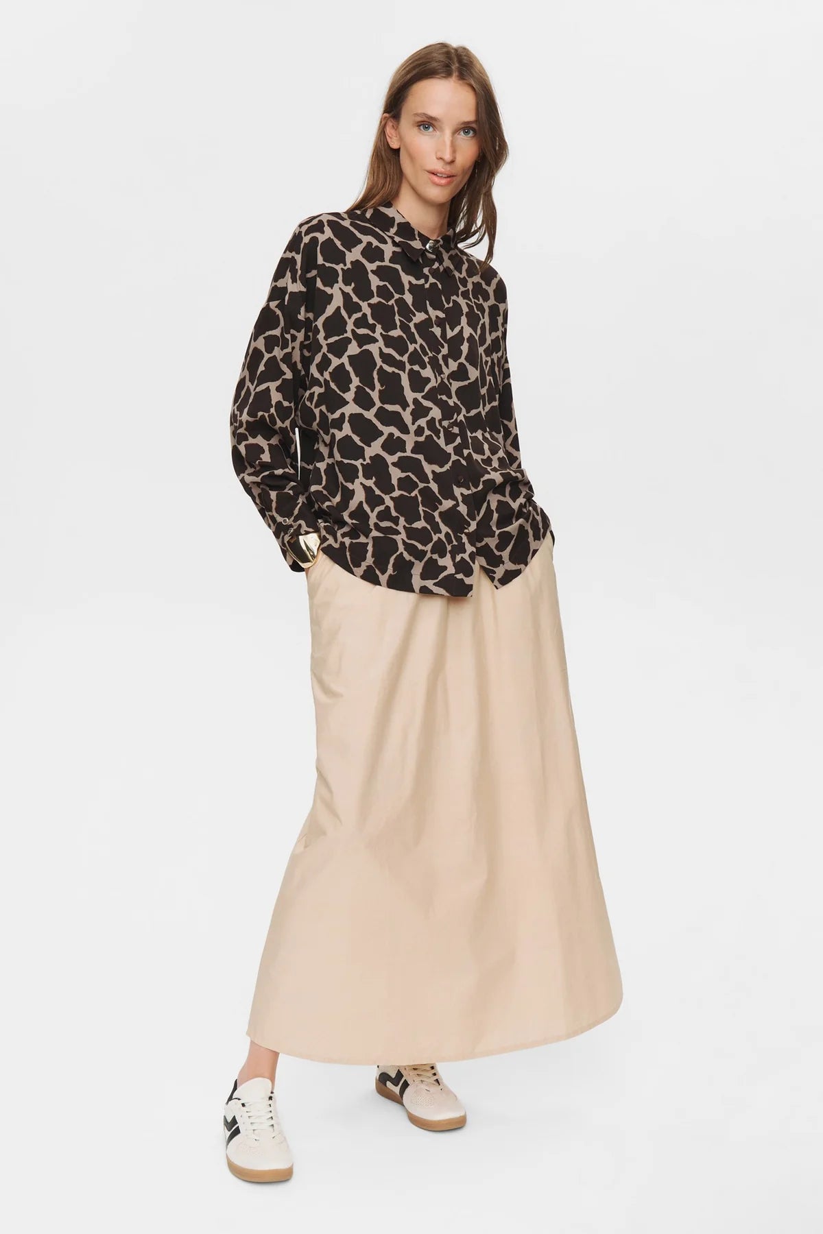Nuhana Boxy Shirt, Black Coffee
