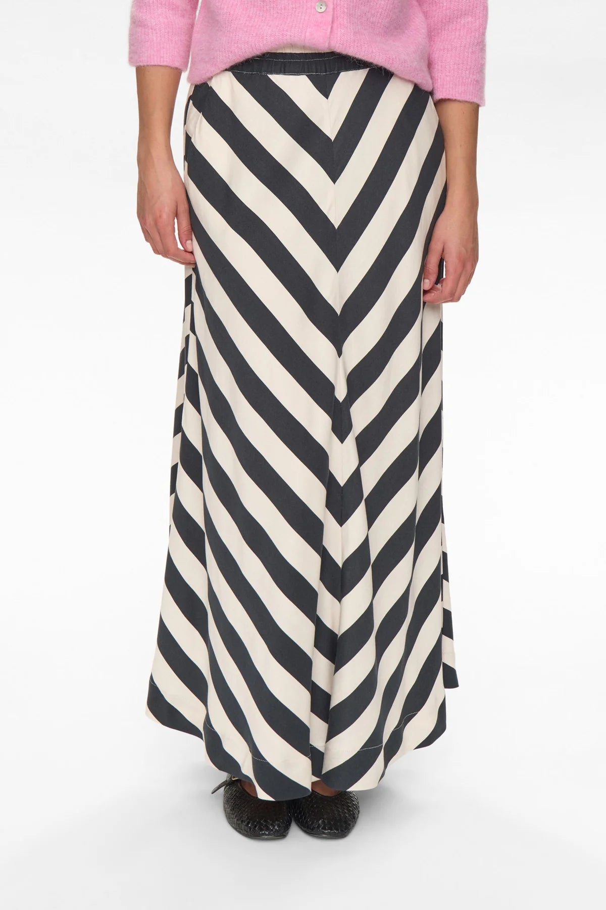 Numinzu Skirt, Caviar