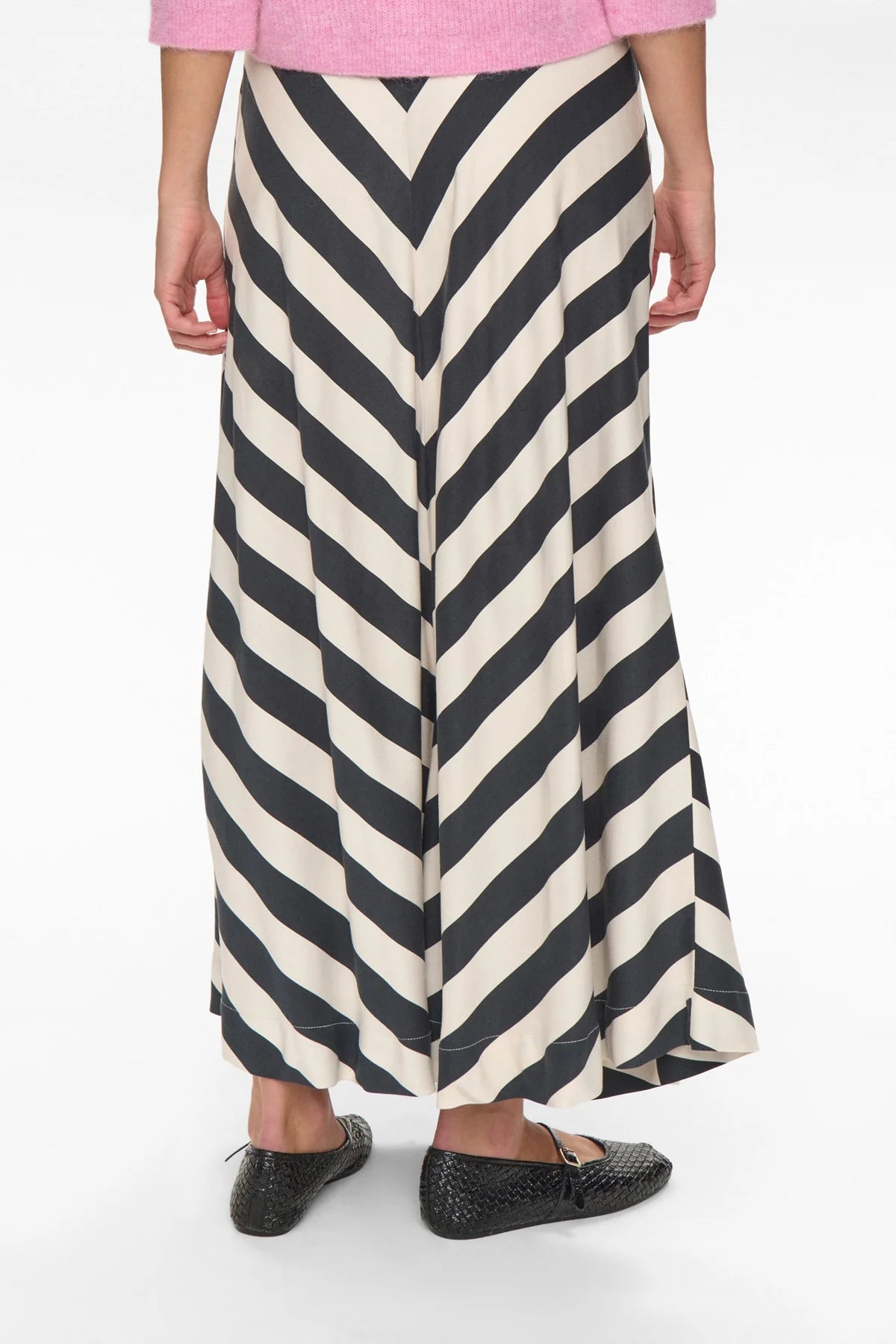 Numinzu Skirt, Caviar