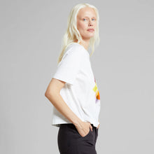 Ladda upp bild till gallerivisning, T-shirt Vadstena Abstract Flowers, White
