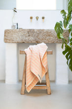 Ladda upp bild till gallerivisning, Naram Bath Towel, Tropical &amp; Creme

