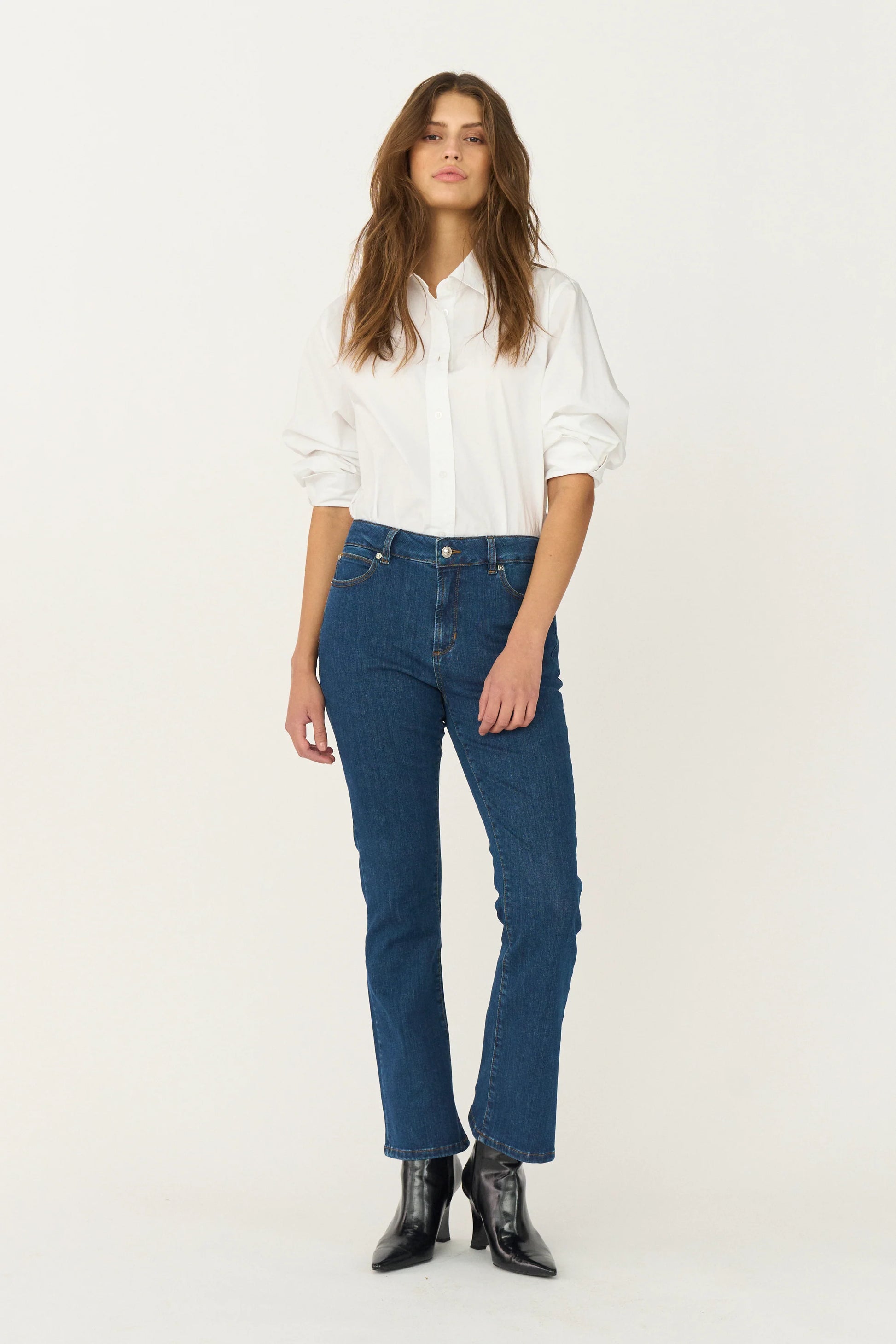 Johanna Kick lare Jeans Wash Middark Nottingham