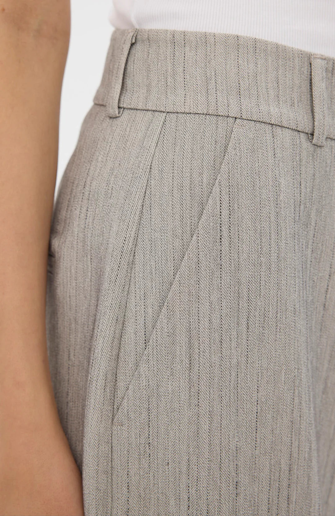 Laura 115 Long Shorts, Sky Light Grey