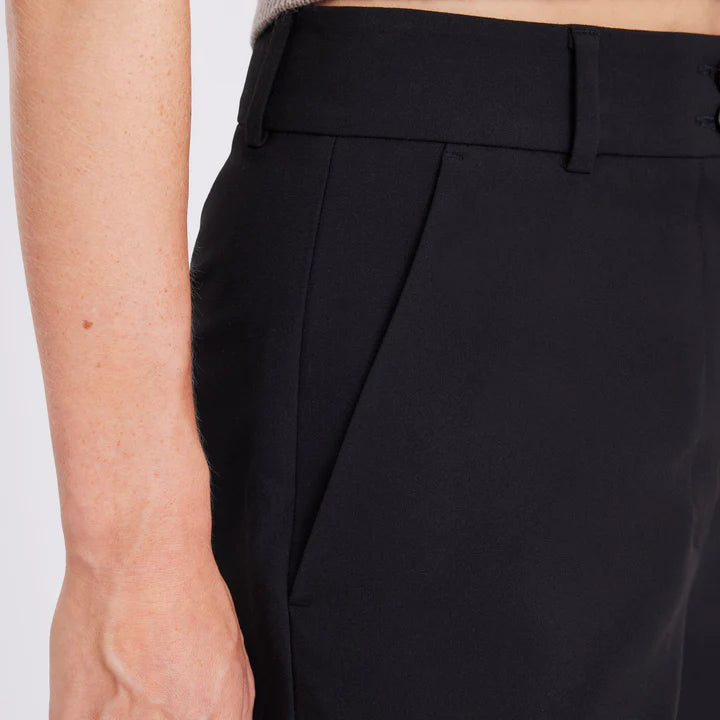 Laura Midi Shorts 285, Black