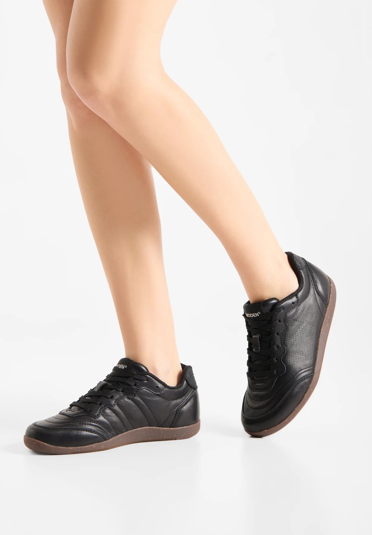 Nanna L, Black
