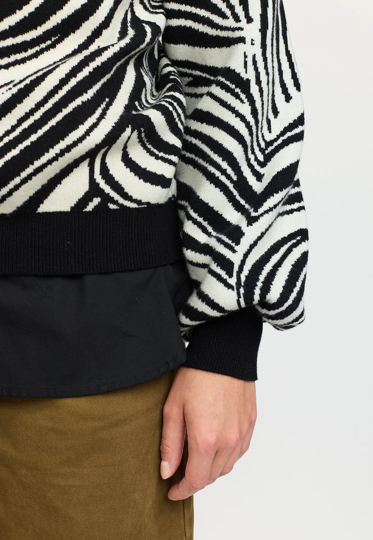 SRLynn Pattern Knit, Arctic Wolf