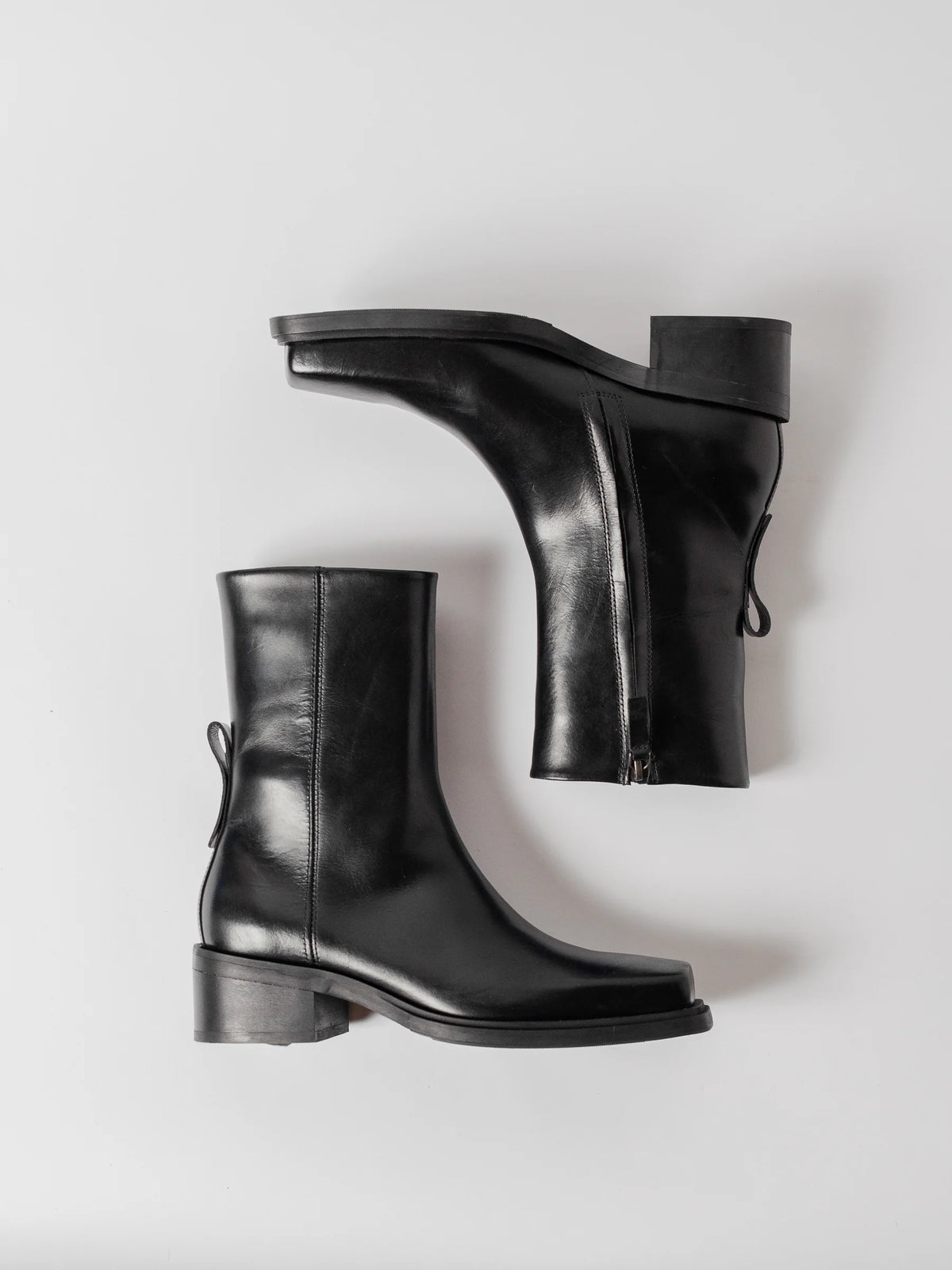 The Hedda, Black