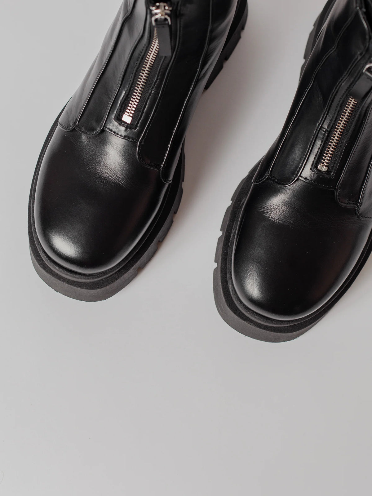 The Thilda, Black