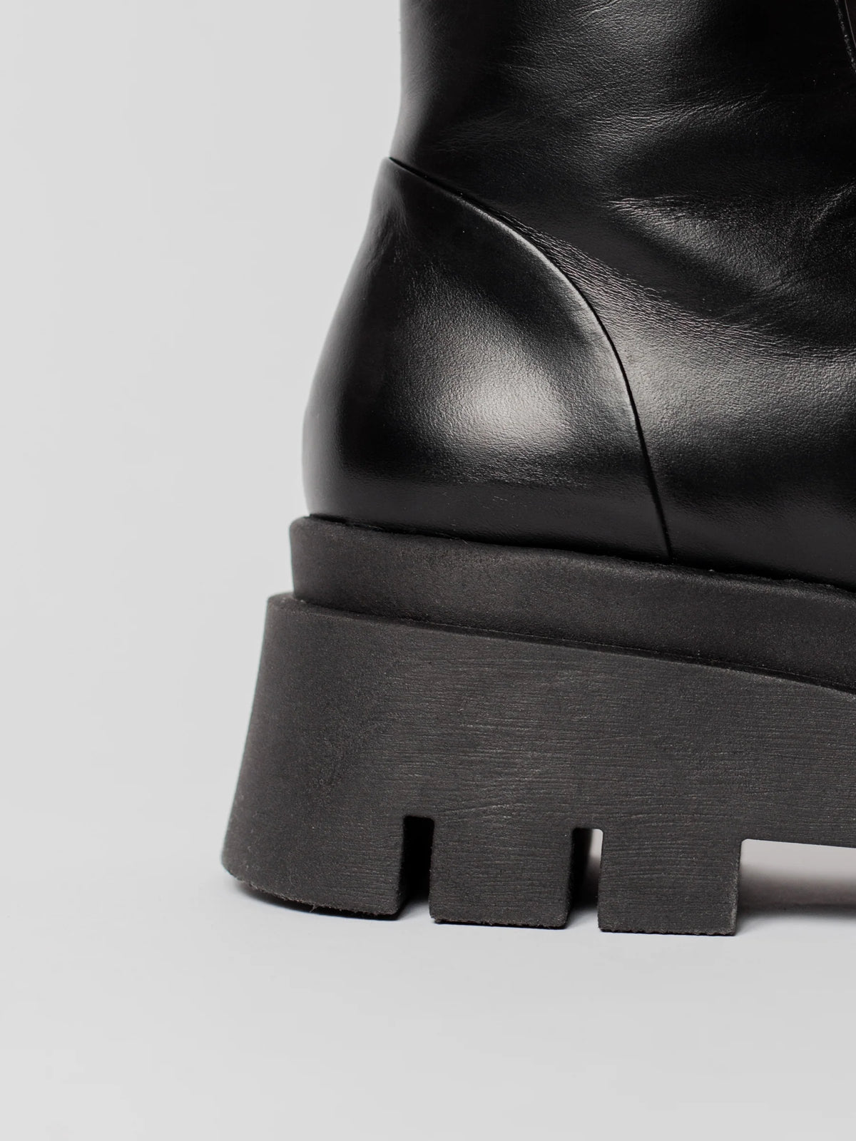 The Thilda, Black