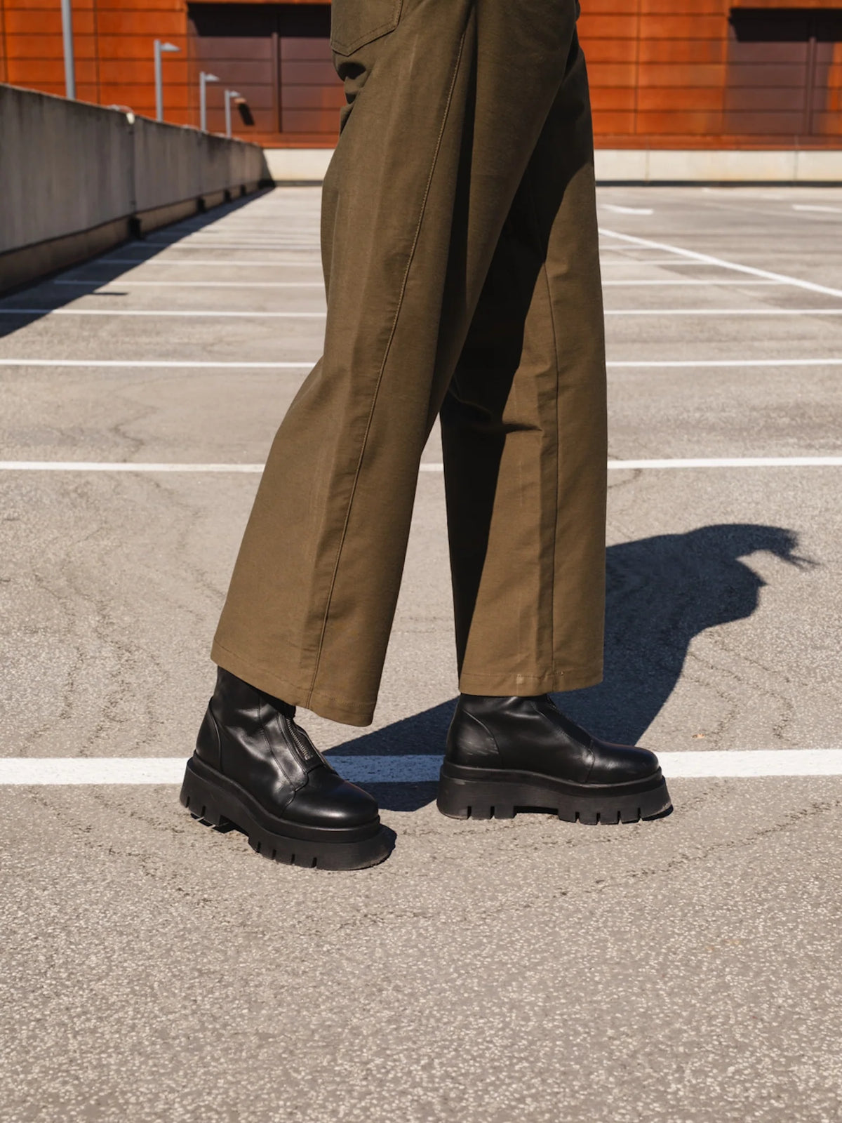 The Thilda, Black