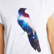 Ladda upp bild till gallerivisning, T-shirt Visby Stina Raven, White
