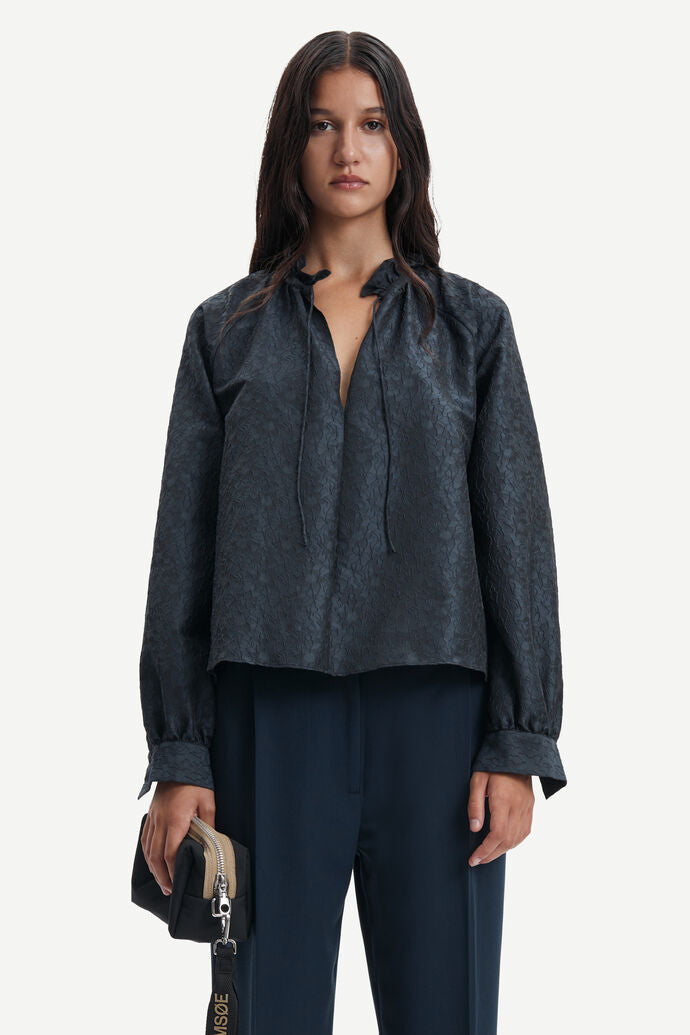 Karookhi Blouse, Såininorden