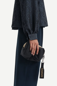 Karookhi Blouse, Salute