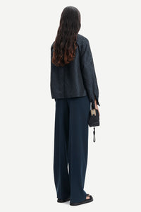 Karookhi Blouse, Salute