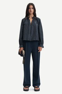 Karookhi Blouse, Salute
