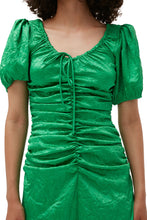 Ladda upp bild till gallerivisning, Grön Midiklänning I Rynkad Satin, Bright Green
